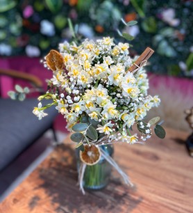 trabzon nergis çiççeği vazoda